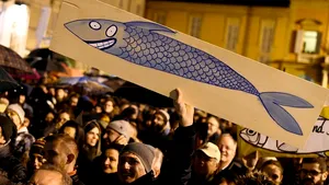 Mişcarea Sardinele se extinde. Proteste antipopuliste masive în centrul Romei şi mitinguri de amploare mai mică în alte oraşe europene