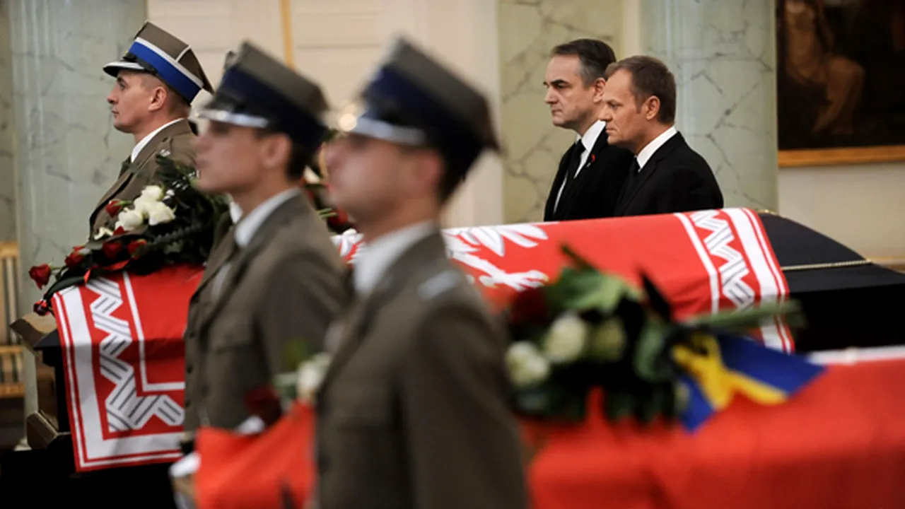 Trupul neînsufleţit al lui Lech Kaczynski va fi transportat cu un avion militar la Cracovia - VIDEO