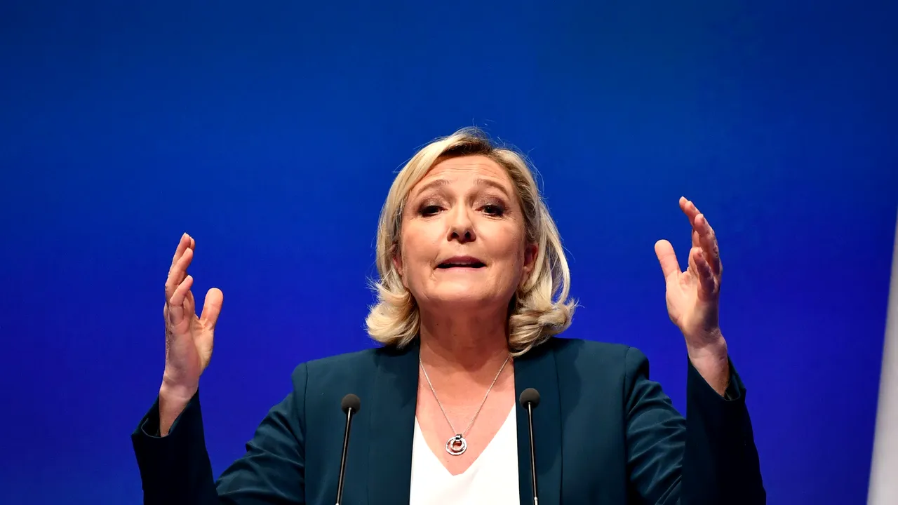 Franţa: Marine Le Pen vrea concesii bugetare de la Michel Barnier pentru a evita votul de neîncredere