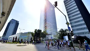 Salariile din Capitală au depăşit 1.000 de euro net pe lună, iar cele din Cluj se apropie