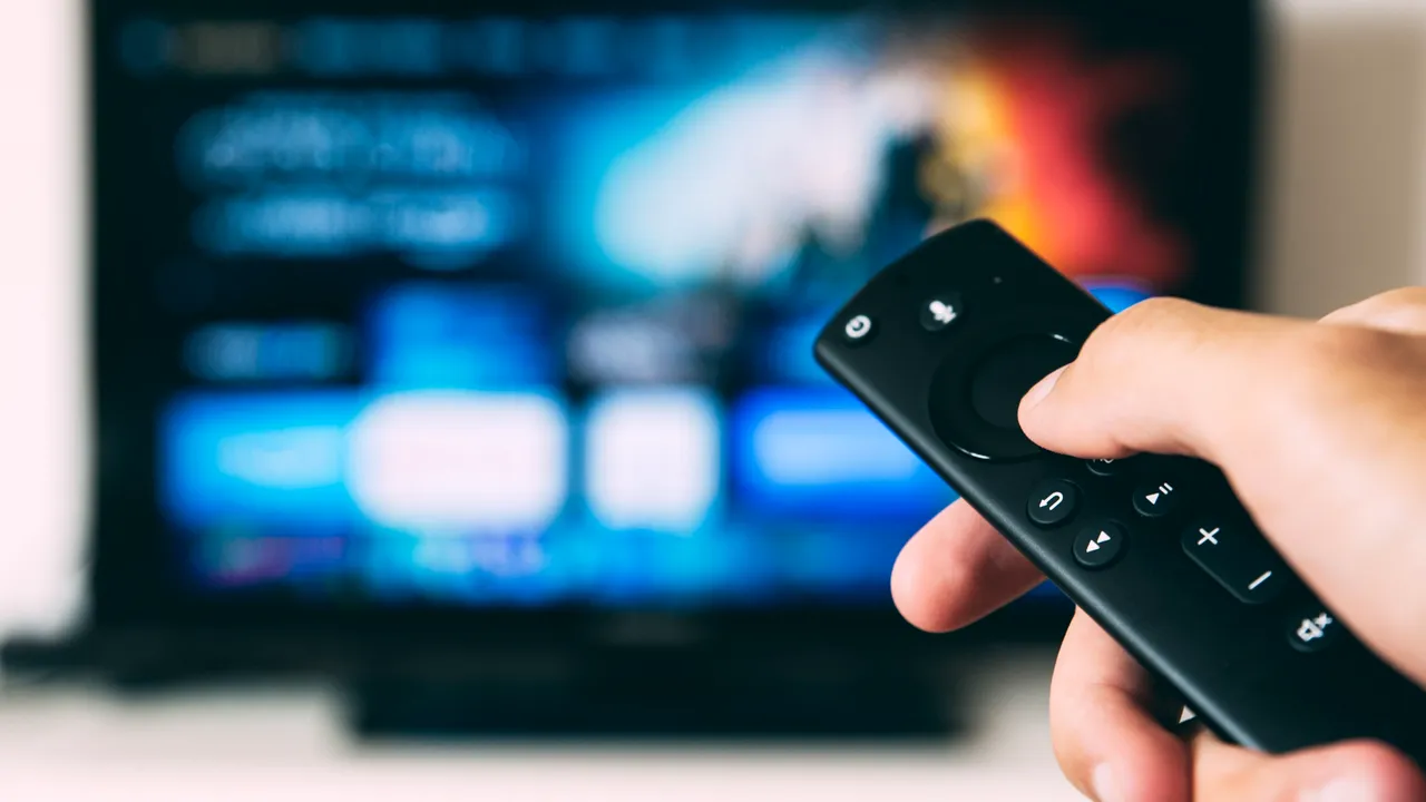 Televizor pe stativ sau pe perete? – Care se potriveşte casei mele? (P)