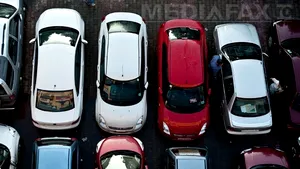 Peste 200.000 de maşini din parcările din Bucureşti sunt nefolosite de mulţi ani 