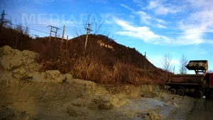 Alunecări de teren în judeţul Buzău, din cauza ploilor