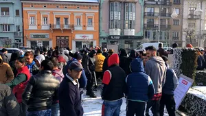Protest în Târgu Mureş faţă de declaraţiile lui Dorin Florea. S-a cerut demisia primarului: „Ruşine să vă fie!”