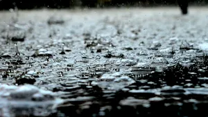 Prognoza ANM: Temperaturi în cădere liberă şi ploi torenţiale în weekend