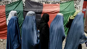 Afganii au decis: Fetele vor putea învăţa în universităţi, dar în clase separate şi doar dacă respecte codul vestimentar islamic 
