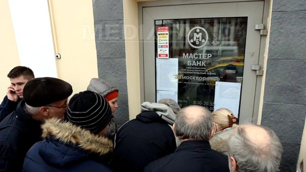 ŞOC în Rusia: Milioane de carduri au fost blocate, după închiderea Master Bank. Banca are o treime din reţeaua de bancomate