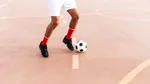 L-au dat afară pentru un meci de fotbal. Acum firma trebuie să-i plătească 12 salarii