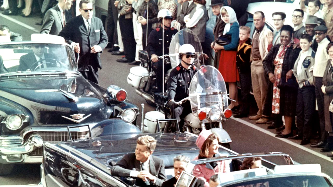 Moartea lui Kennedy: Casa Albă caută să spulbere teoriile conspiraţiei. Legătura lui Lee Harvey Oswald cu Rusia
