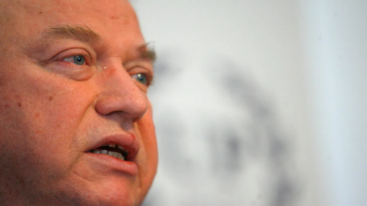 PREZENTUL FĂRĂ PERDEA Marius Oprea: Oare cît din economiile generalului-pensionar Talpeş miros a petrol? 