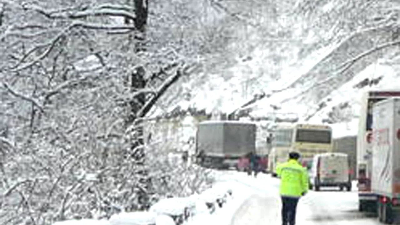 30 de români, blocaţi într-un autocar, în Bulgaria, din cauza viscolului