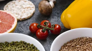 România prelungește plafonarea prețurilor la alimente. Măsura ar putea rămâne până la finalul anului