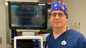 Medicul care şi-a construit singur un aparat ca să trateze cât mai mulţi bolnavi de COVID-19. Elon Musk l-a lăudat pe Twitter