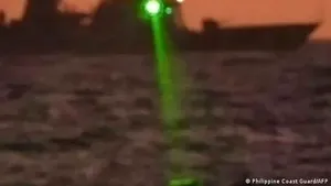 Filipine acuză paza de coastă a Chinei că a încercat să blocheze una dintre navele sale, folosind un ”laser” puternic