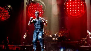 Till Lindemann, liderul grupului Rammstein, nu dă nicio şansă de supravieţuire trupelor tinere
