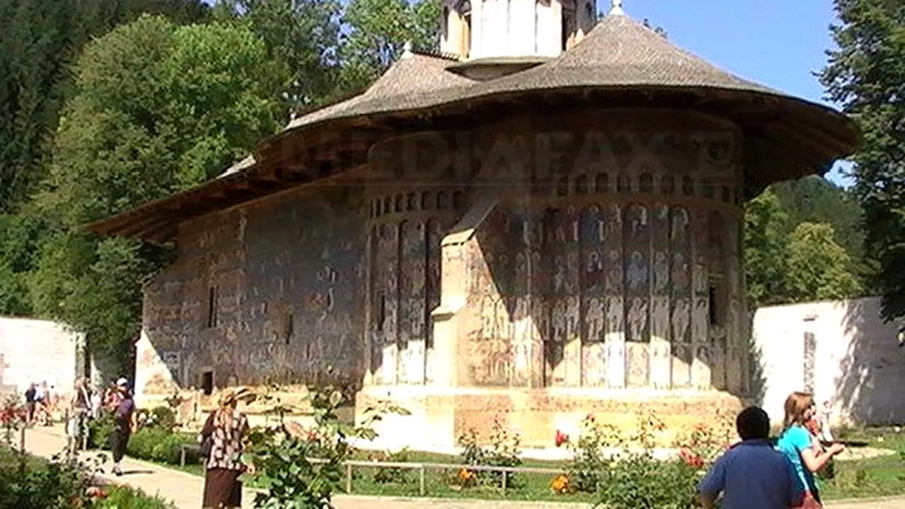Mănăstirea Voroneţ îi cucereşte pe francezi: Este o minune în mijlocul pădurii, un loc magic