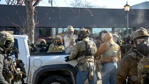 Agenții federali vor începe să se retragă din Minneapolis marți