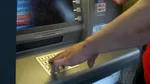 IA ar putea da peste cap sistemul bancar. Economiștii se tem de retrageri masive din conturi