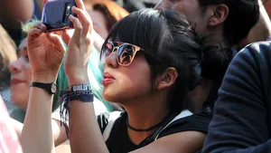 În ciuda pandemiei de coronavirus, festivalul Vive Latino din Mexic a debutat cu peste 70.000 de spectatori 