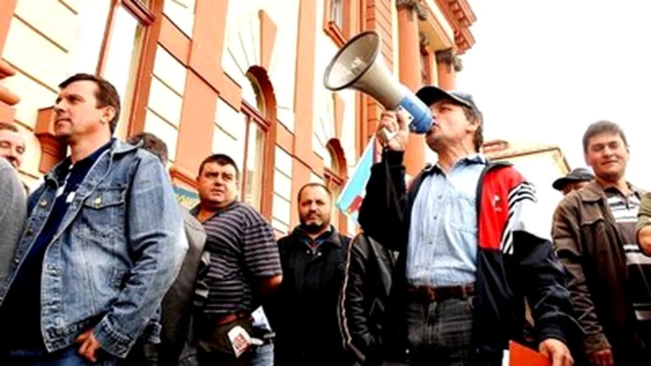 About 1,000 Public Servants, Local Mayors Protest In E Romania Over Budget Cuts