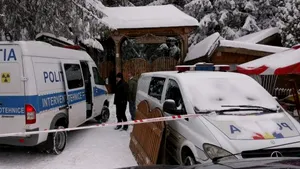 Un bancomat a fost aruncat în aer în Poiana Braşov. Hoţii au furat peste 100.000 lei 