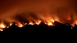 VIDEO | Evacuări în masă, în statul California, în urma unui incendiu masiv