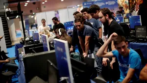 Veşti bune pentru gameri: Esport-ul devine o profesie. Industria de un miliard de dolari atrage tot mai mulţi pasionaţi de sport electronic