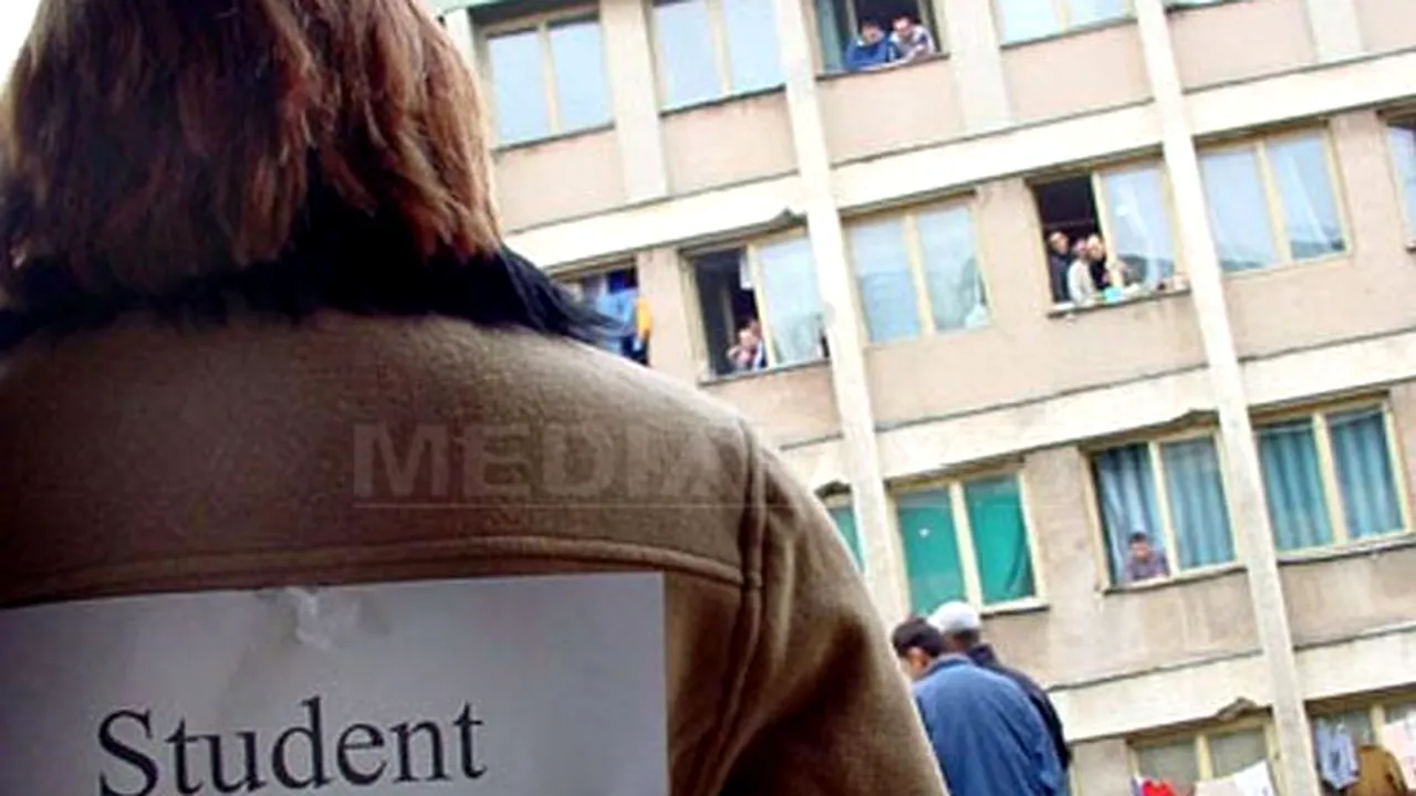 Studenţii protestează săptămâna viitoare: scot cearşafurile pe geam şi trimit la MECTS zacuscă şi slănină