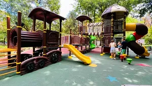 Parcurile Capitalei, modernizate în 2024: Peste 500 de copaci plantaţi şi 17 locuri de joacă noi