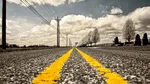 Efectele caniculei: stratul de asfalt s-a umflat și a crăpat pe o autostradă din Ucraina