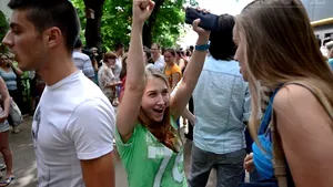 Guvernul îi premiază pe elevii care au obţinut media 10 la BACALAUREAT. Elevii vor primi câte 3.000 de lei