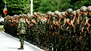 Tinerii ar putea fi obligaţi să se prezinte la centrele militare pentru luare în evidenţă