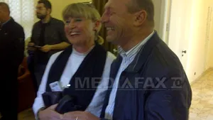Băsescu a făcut, spre Chile, o escală în Capul Verde, unde s-a întâlnit cu o româncă din Covasna
