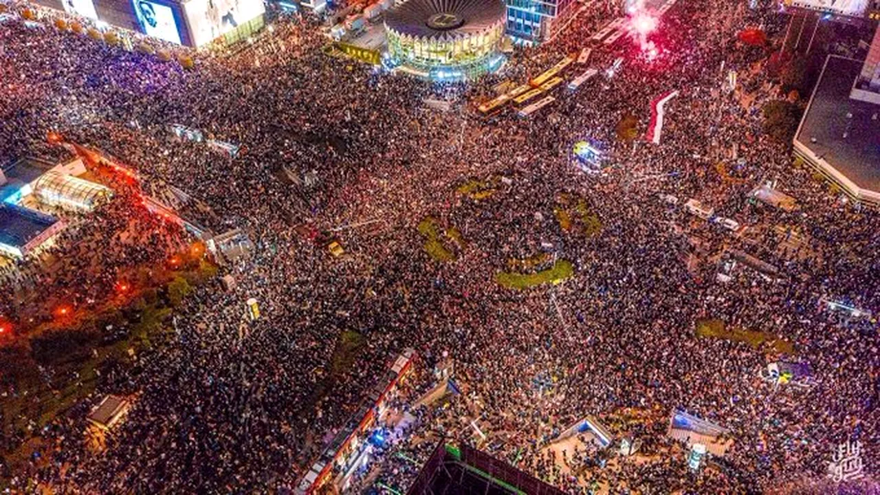 Zeci de mii de oameni au protestat în Varşovia faţă de hotărârea care interzice aproape total avortul în Polonia
