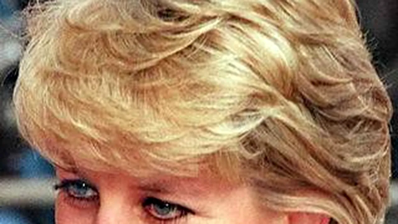Duminică, 31 august 1997 / 10:36:00 - Prinţesa Diana şi multimilionarul Dodi Al-Fayed au decedat într-un accident de circulaţie la Paris