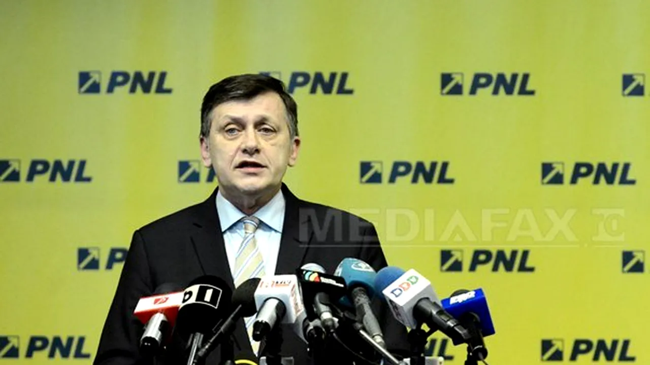 Antonescu: Mă aştept ca Băsescu să împartă mere pentru PMP şi să ducă oamenii la vot cu Loganul 