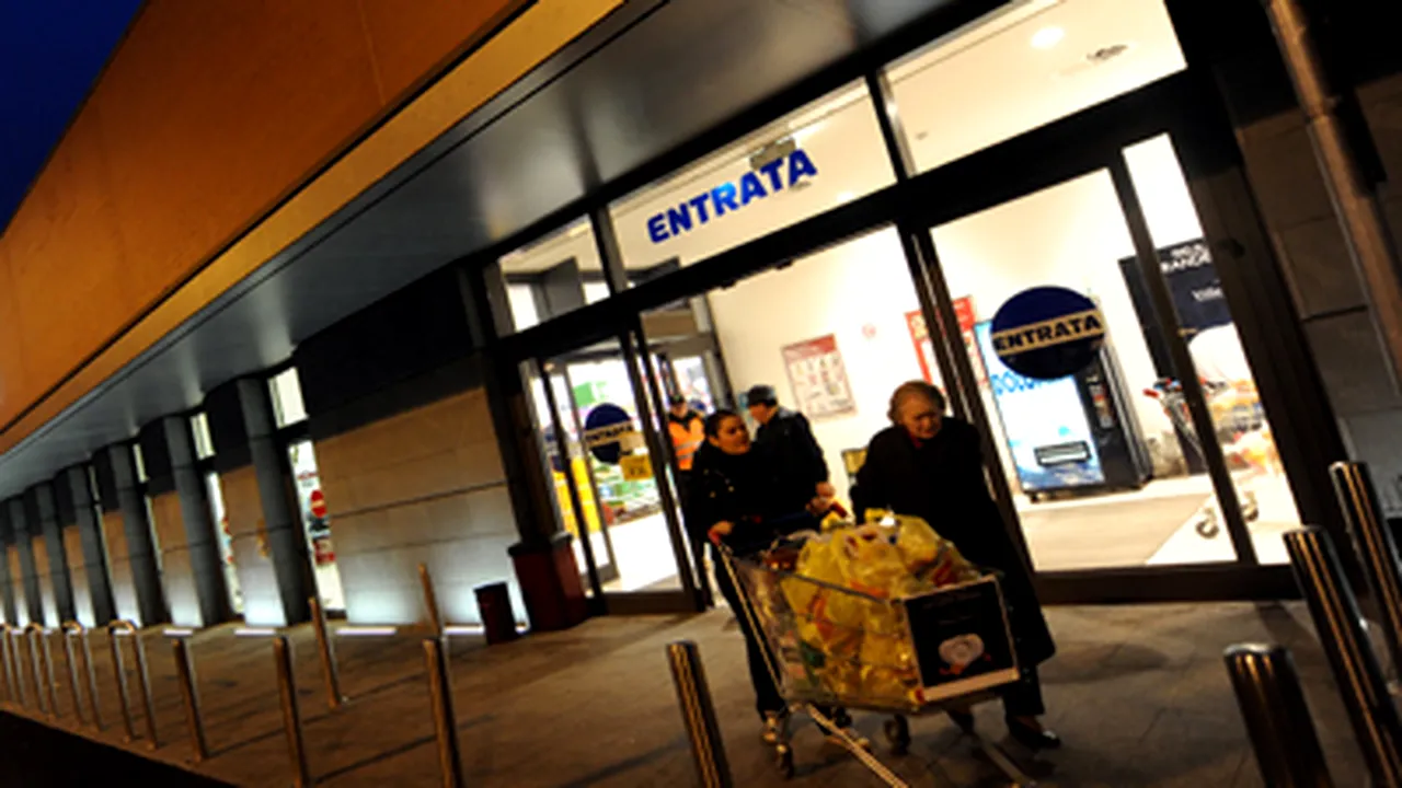 Pensionari italieni, acuzaţi că au profitat de serviciile unor români care furau din magazine