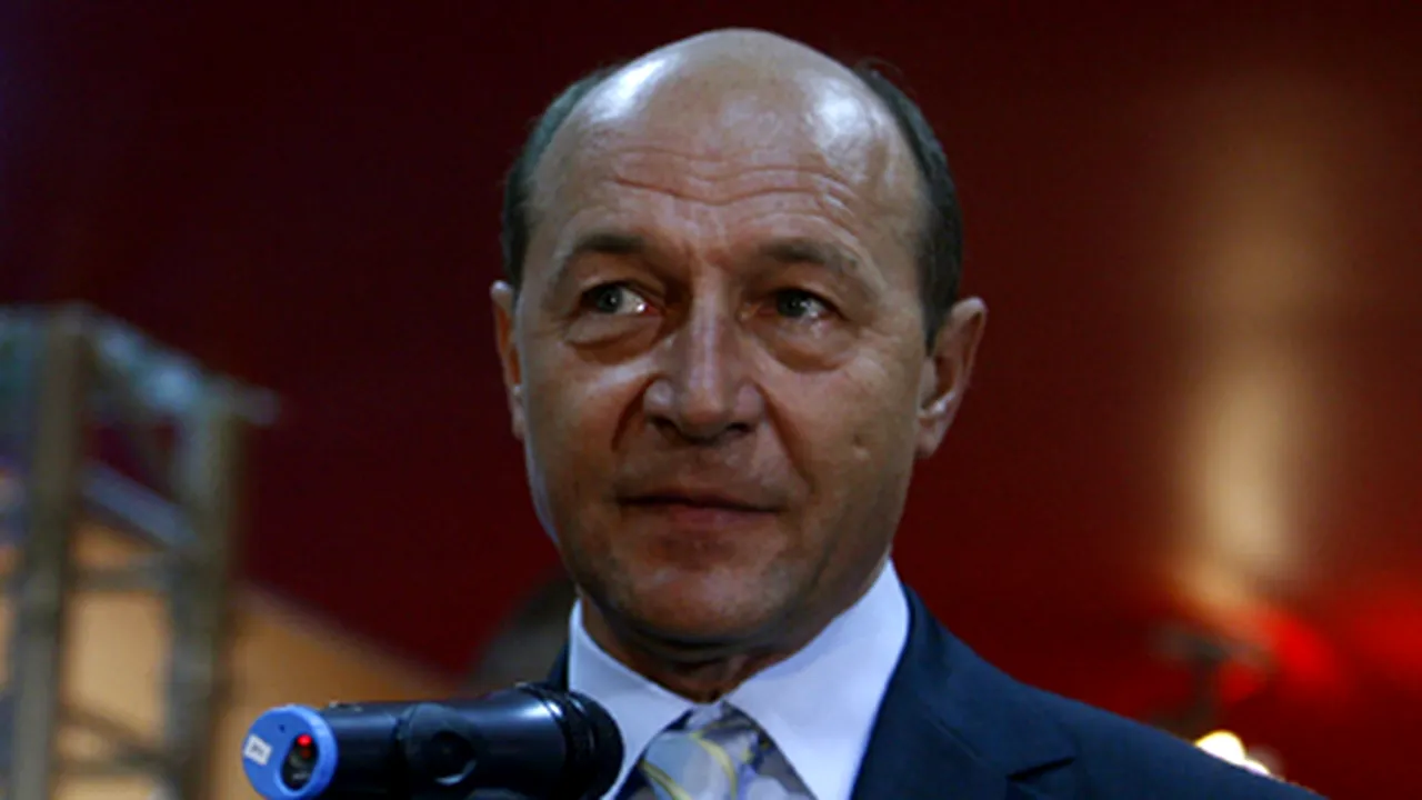 Băsescu, absolvenţilor INM: Sistemul în care intraţi e dintre cele mai puţin apreciate de populaţie