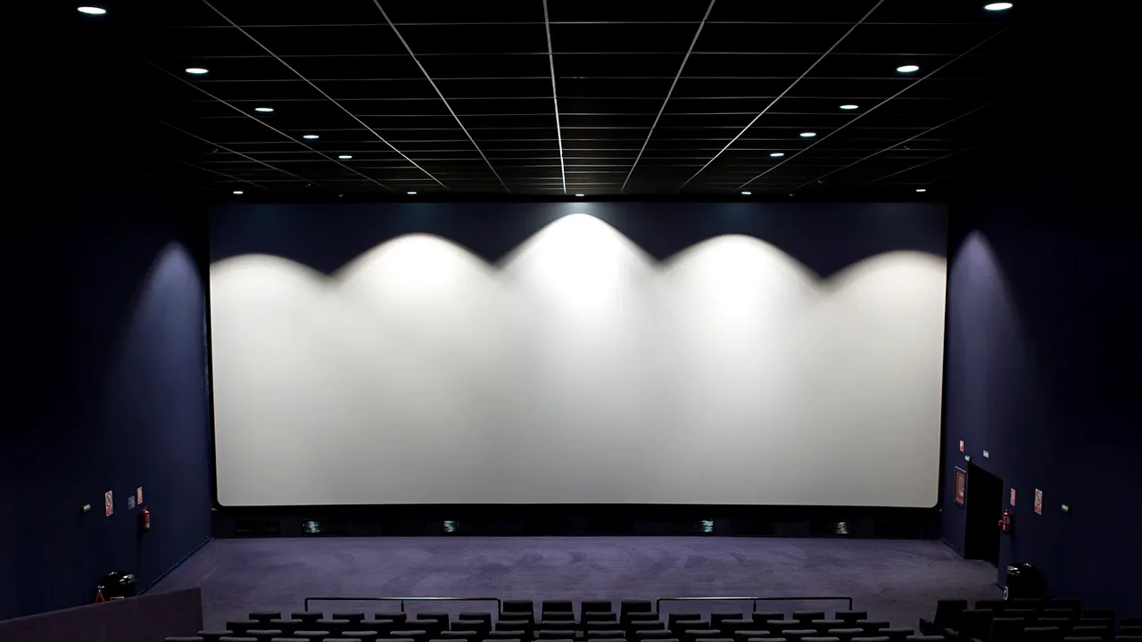 Fără mască la cinema în SUA pentru cei vaccinaţi  
