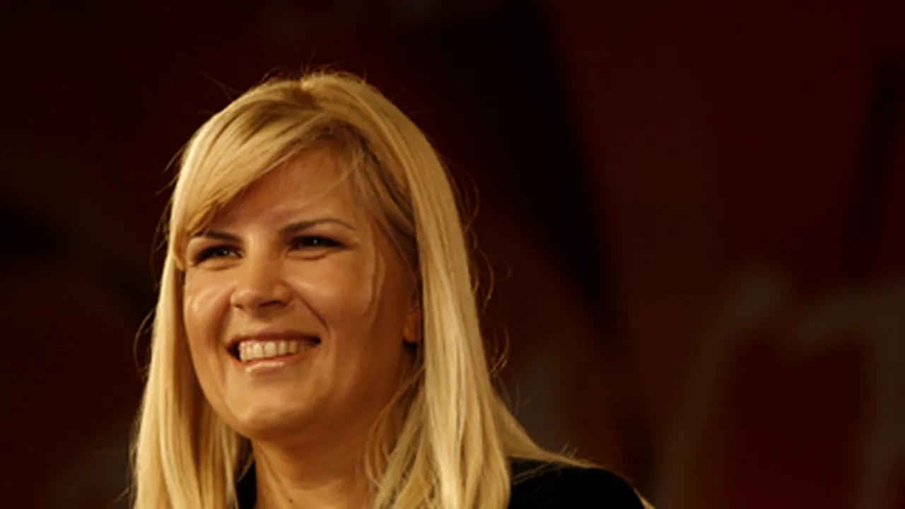 Elena Udrea şi Anca Boagiu, plimbate cu trăsura