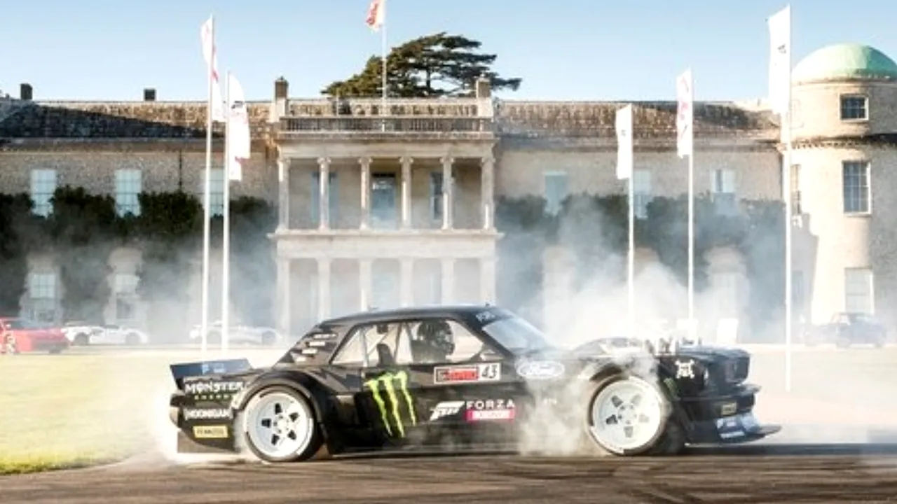 VIDEO Hoonicorn Ford Mustang 1965 se ia la întrecere cu lumea