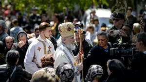 Arhiepiscopul Nifon după uciderea fetiţei: Avem responsabilitatea de a le oferi copiilor protecţie