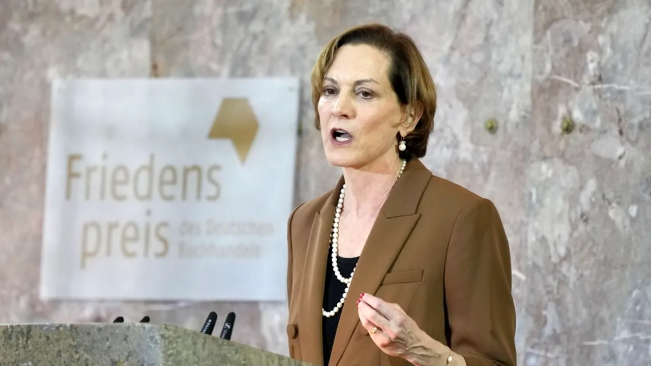 Ce unește China, Rusia și Iranul. Anne Applebaum, la București: „Rețeaua autocrată modernă nu este unită de ideologie, ci de interesul comun de a rămâne la putere”