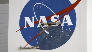 Nava spaţială Voyager 1 a activat un radio care era indisponibil din 1981