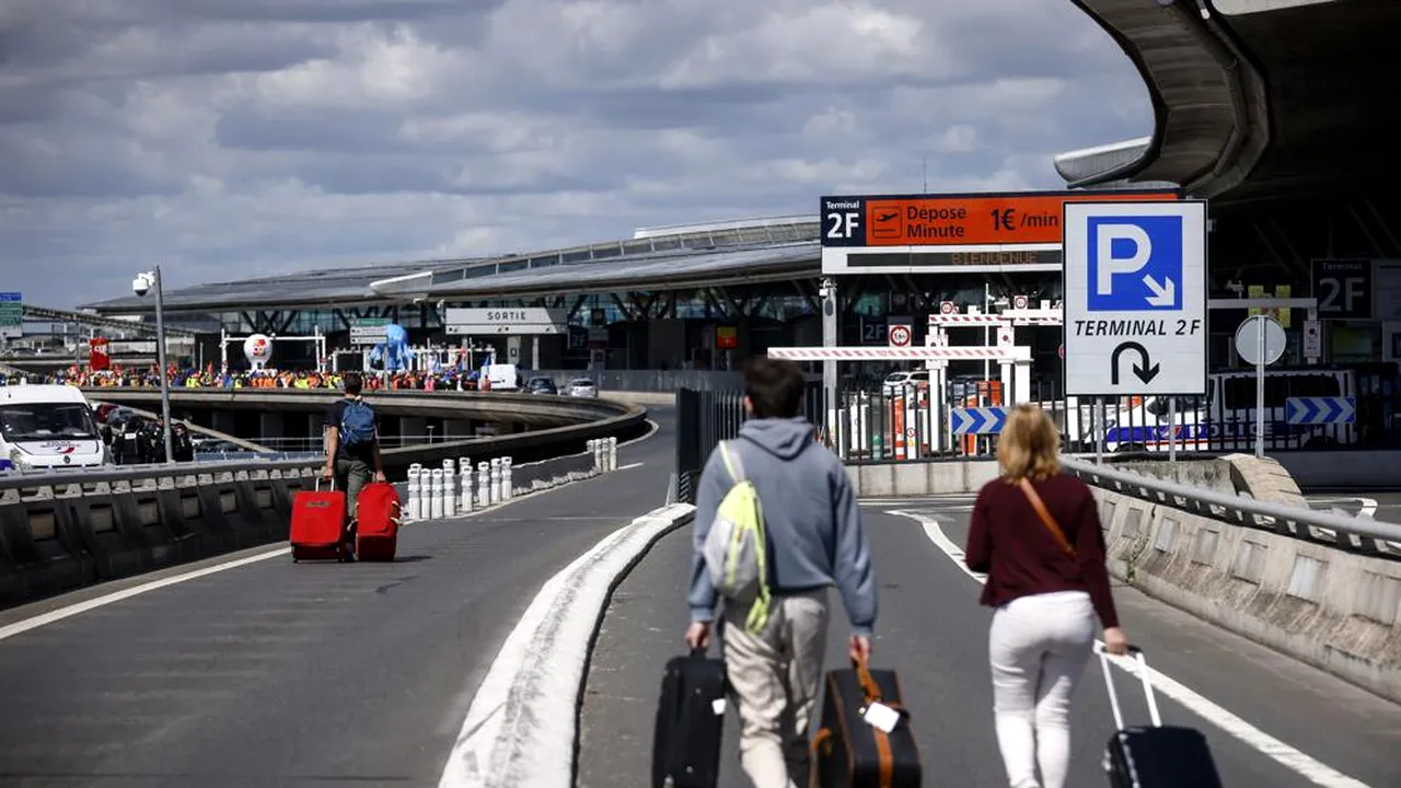 Tot mai multe probleme pe aeroporturile europene. La Paris zeci de zboruri au fost anulate