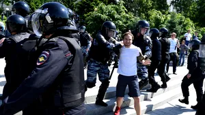 FOTO, VIDEO | Casa Albă şi UE condamnă arestările a sute de manifestanţi după protestele anticorupţie de la Moscova şi Sankt Petersburg/ Navalnîi, 30 zile de închisoare; peste 700 de persoane, reţinute