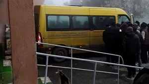 Bolnavi TBC, duşi la vot cu microbuzul şcolar în Neamţ. Motivul pentru care spitalul nu a făcut solicitare de urnă mobilă