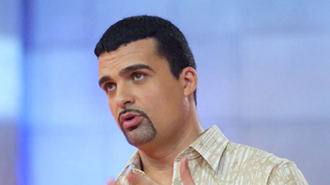 Cântăreţul Aurelian Temişan renunţă şi el la candidatură