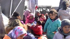 GALERIE FOTO Operaţiune în Marea Egee: 19 copii şi 37 de adulţi, salvaţi de poliţiştii de frontieră români