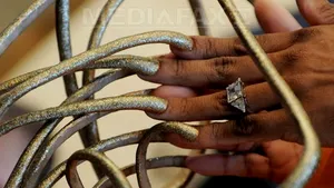 Femeia cu cele mai lungi unghii din lume. Nu le-a mai tăiat de 18 ani - FOTO